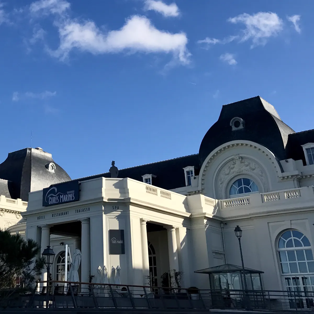 Façade des Cures Marines de Trouville